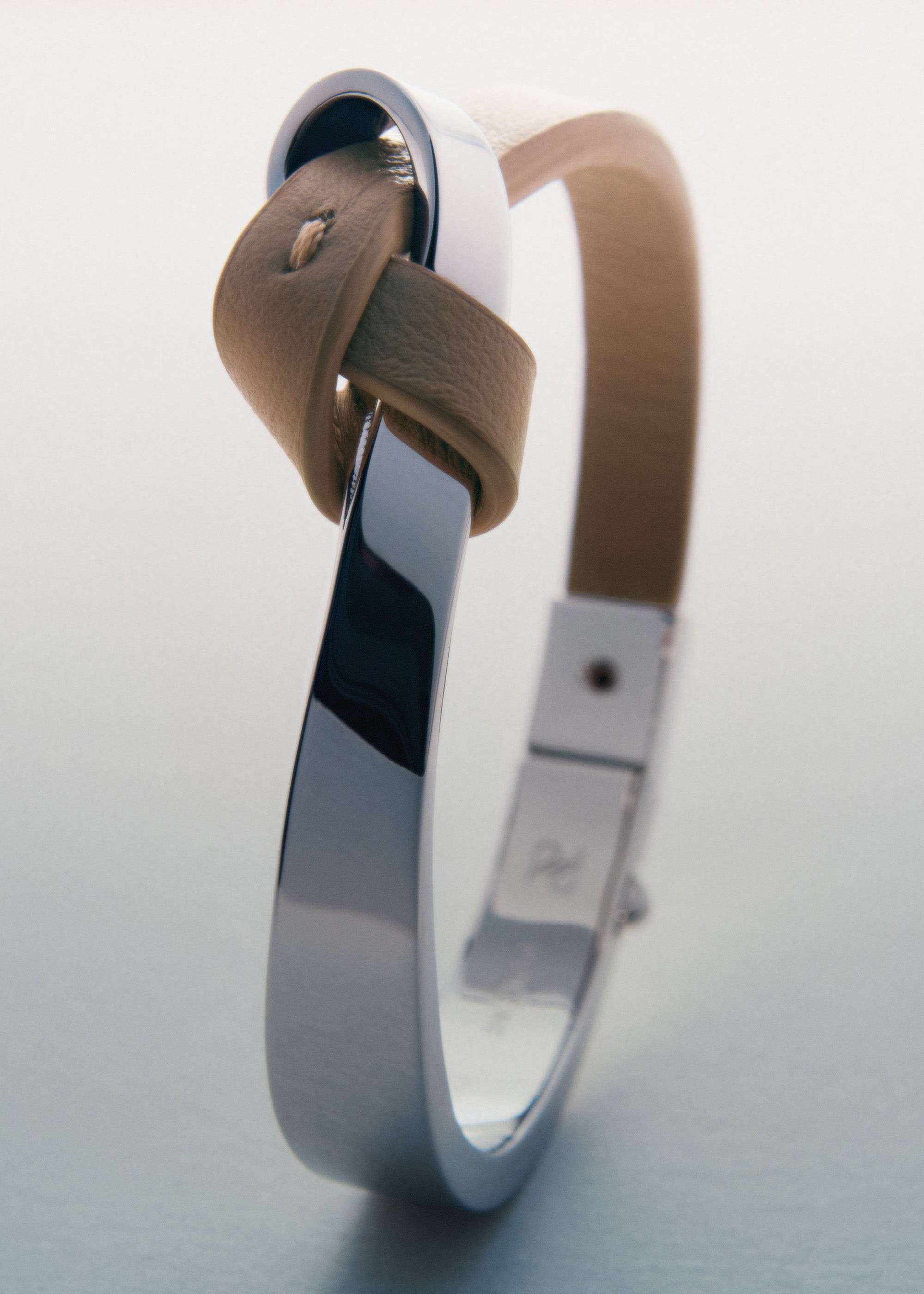 Ormé Bangle - Silver in rhodium with Taupe Leather